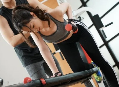 Anh PT số hưởng với người phụ nữ thiếu thốn tình dục phang nhau